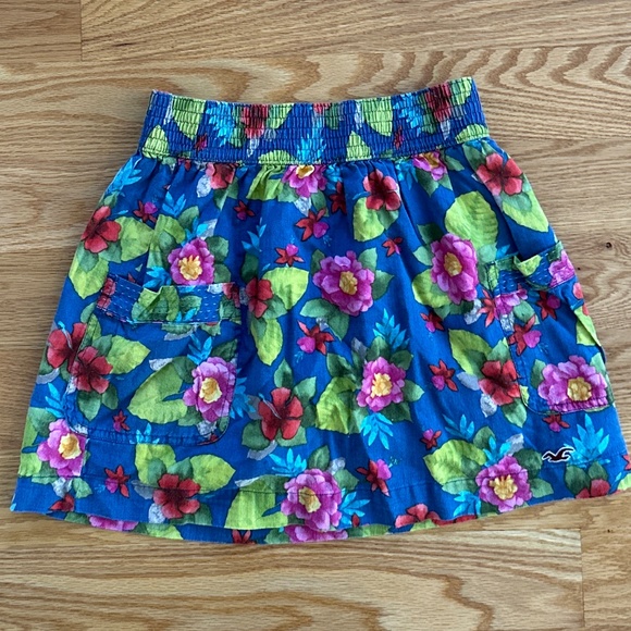 Hollister Dresses & Skirts - Holister NWOT Floral Flowy Skirt (S)
